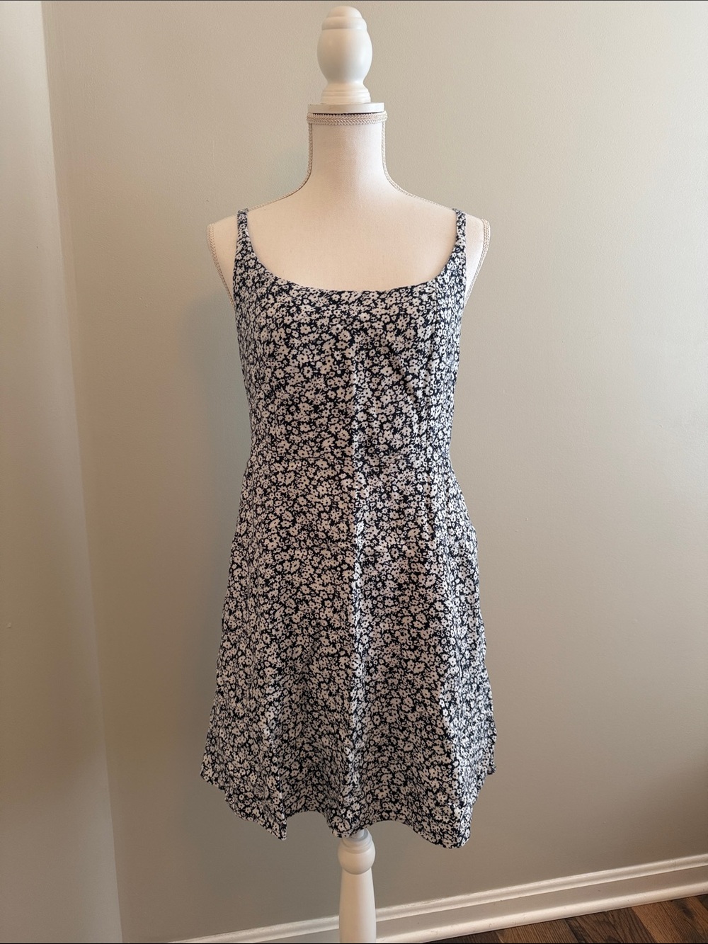 Old Navy Blue and White Floral Scoop-Neck Mini Dress with pockets